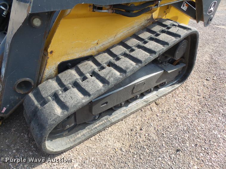 image for item DH9703 2011 John Deere 333D skid steer