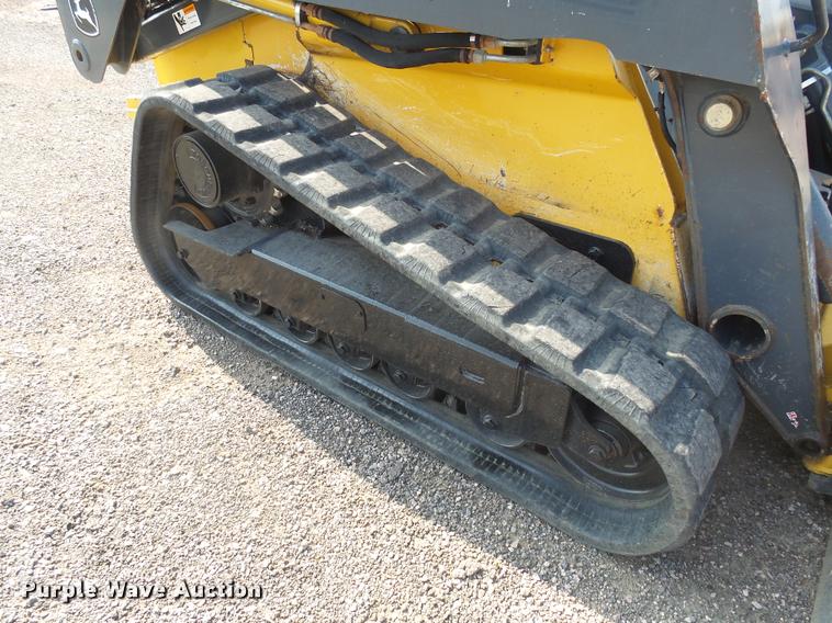 image for item DH9703 2011 John Deere 333D skid steer