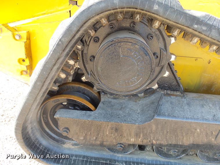 image for item DH9703 2011 John Deere 333D skid steer