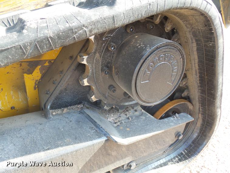 image for item DH9703 2011 John Deere 333D skid steer