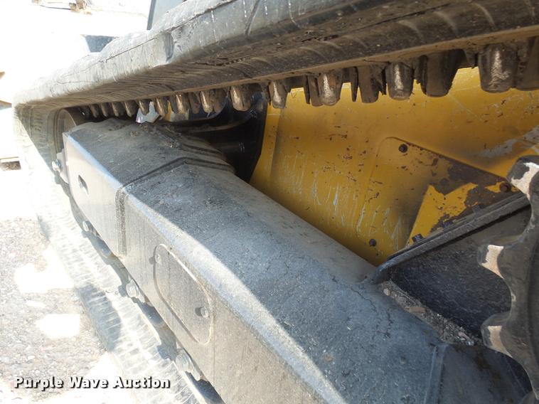 image for item DH9703 2011 John Deere 333D skid steer