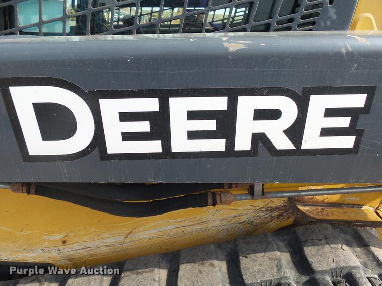 image for item DH9703 2011 John Deere 333D skid steer