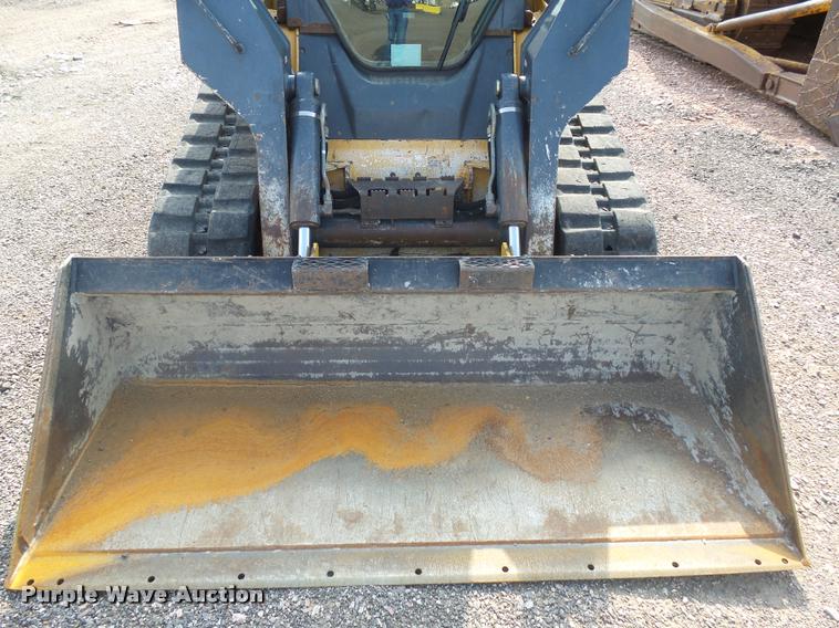 image for item DH9703 2011 John Deere 333D skid steer