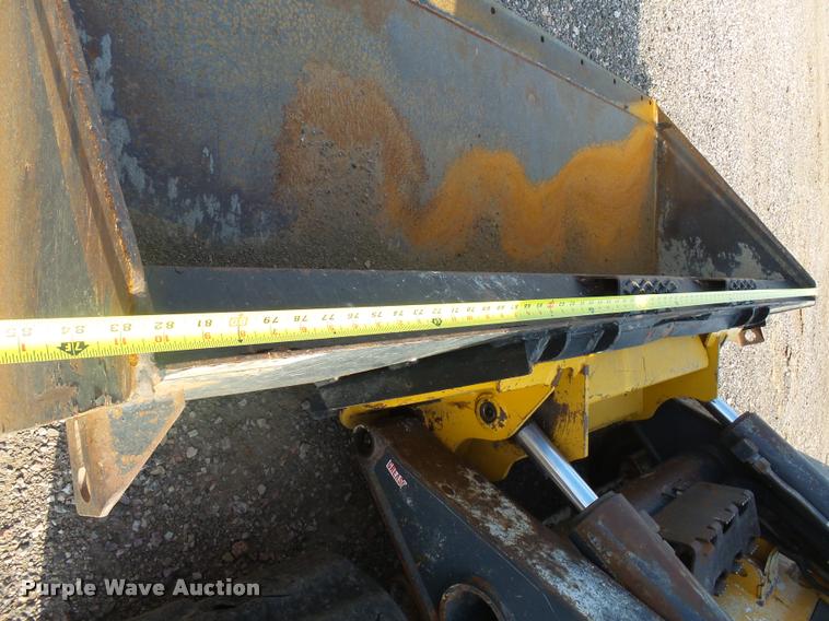 image for item DH9703 2011 John Deere 333D skid steer