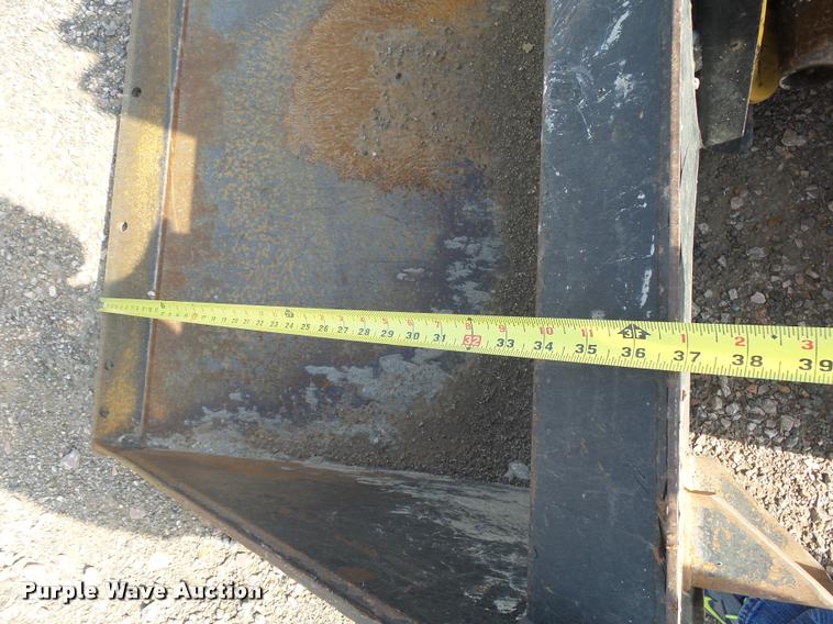 image for item DH9703 2011 John Deere 333D skid steer