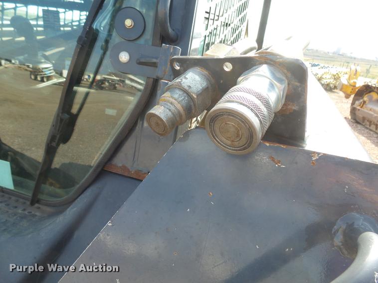 image for item DH9703 2011 John Deere 333D skid steer