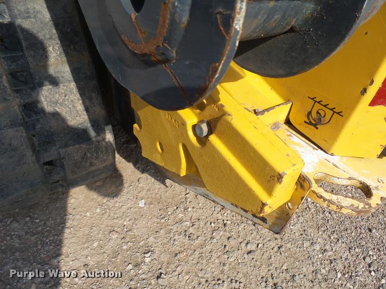 image for item DH9703 2011 John Deere 333D skid steer