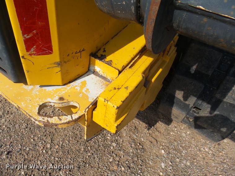 image for item DH9703 2011 John Deere 333D skid steer