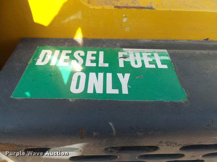 image for item DH9703 2011 John Deere 333D skid steer