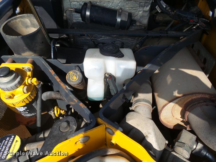 image for item DH9703 2011 John Deere 333D skid steer