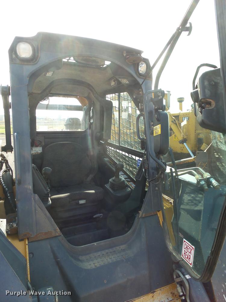 image for item DH9703 2011 John Deere 333D skid steer