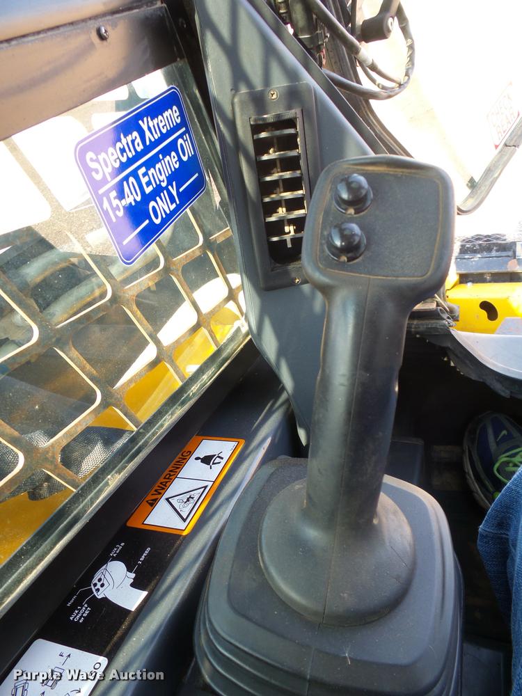 image for item DH9703 2011 John Deere 333D skid steer