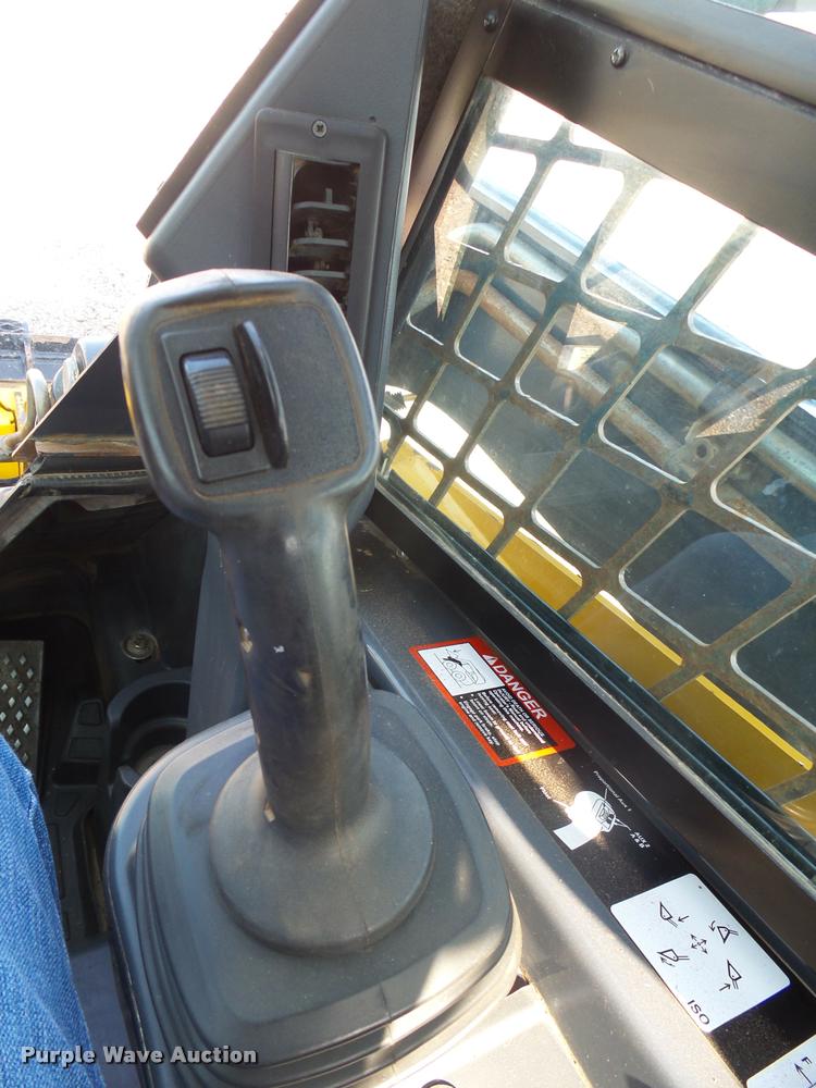 image for item DH9703 2011 John Deere 333D skid steer