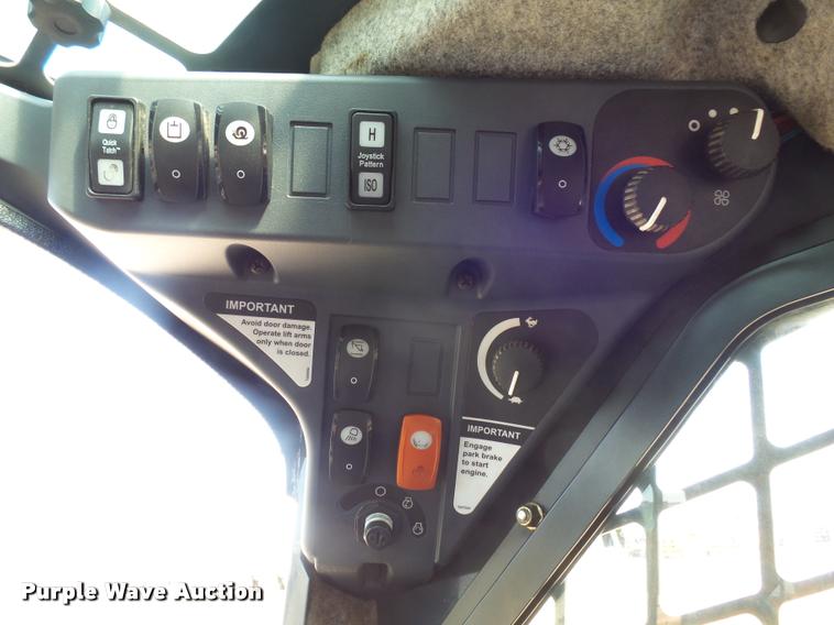 image for item DH9703 2011 John Deere 333D skid steer