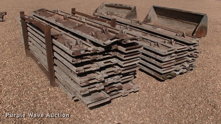 image for item DK9678 Approximately 35 concrete forms