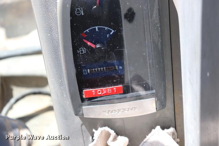 image for item DQ9437 2006 Volvo ECR88 compact excavator