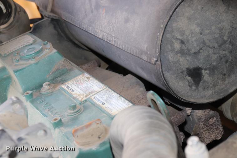 image for item DQ9437 2006 Volvo ECR88 compact excavator