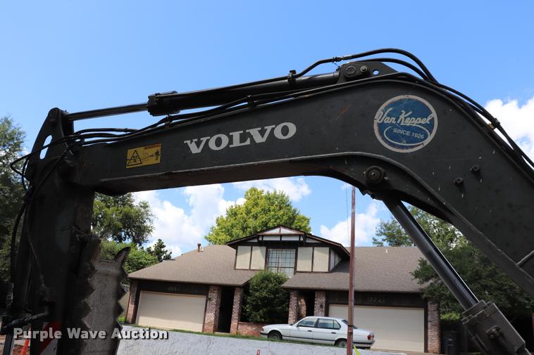 image for item DQ9437 2006 Volvo ECR88 compact excavator