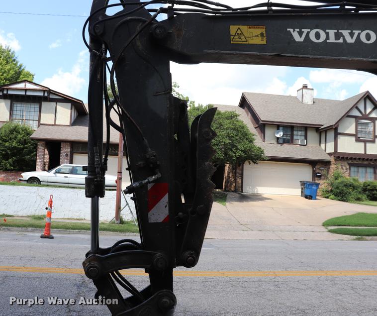 image for item DQ9437 2006 Volvo ECR88 compact excavator