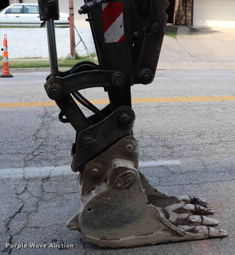 image for item DQ9437 2006 Volvo ECR88 compact excavator