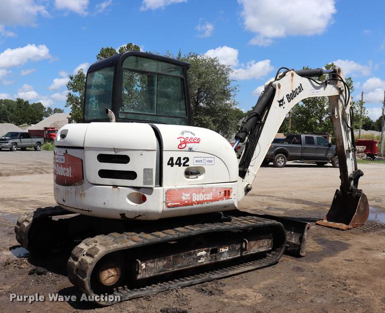 image for item DQ9438 2007 Bobcat 442C compact excavator
