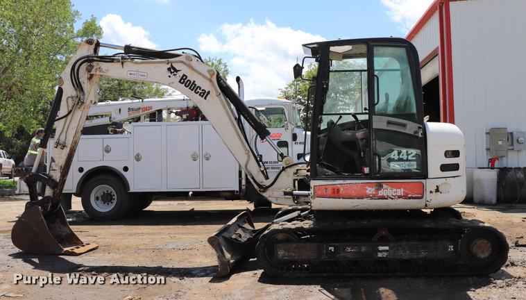 image for item DQ9438 2007 Bobcat 442C compact excavator