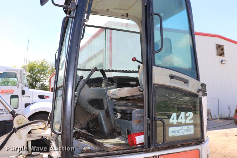 image for item DQ9438 2007 Bobcat 442C compact excavator