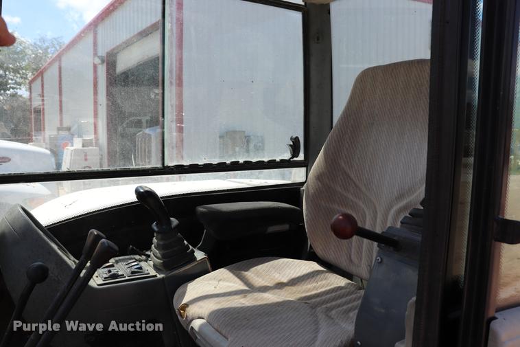 image for item DQ9438 2007 Bobcat 442C compact excavator