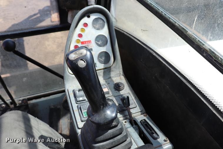 image for item DQ9438 2007 Bobcat 442C compact excavator