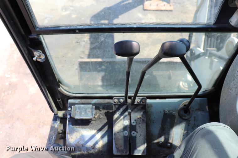 image for item DQ9438 2007 Bobcat 442C compact excavator