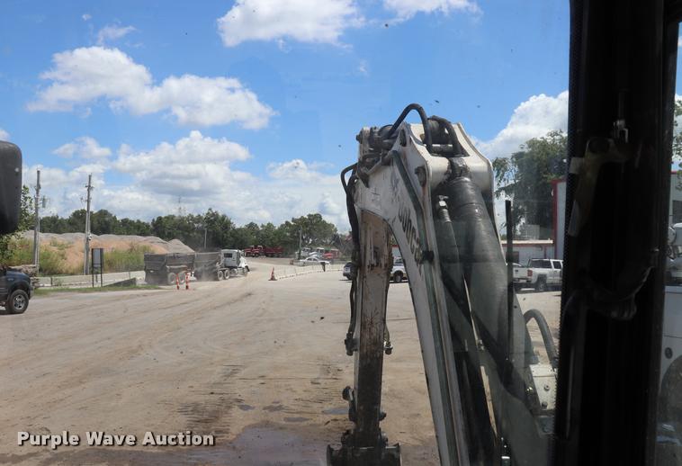 image for item DQ9438 2007 Bobcat 442C compact excavator