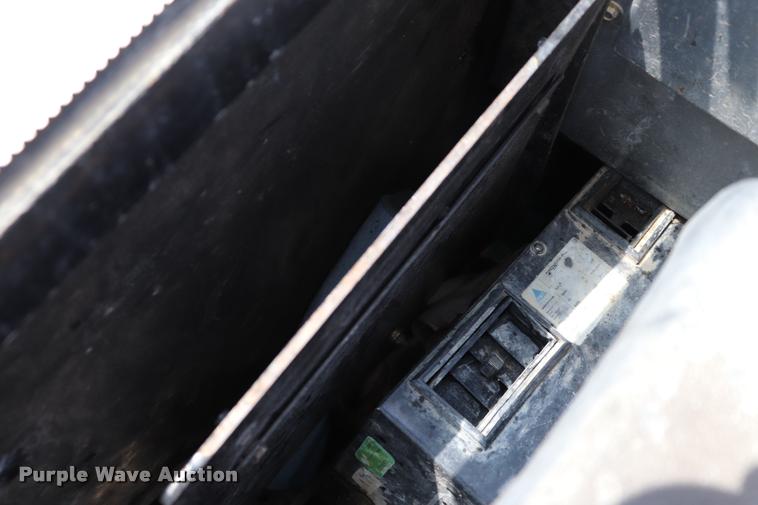 image for item DQ9438 2007 Bobcat 442C compact excavator