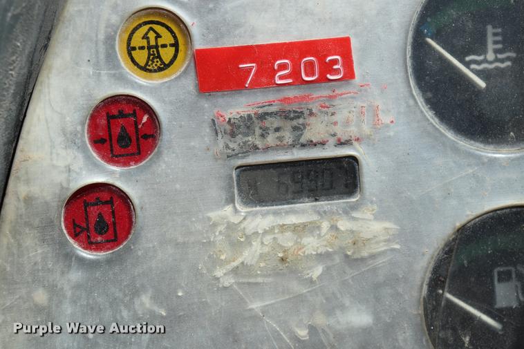 image for item DQ9438 2007 Bobcat 442C compact excavator