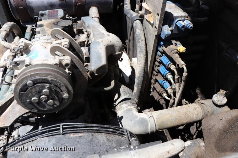 image for item DQ9438 2007 Bobcat 442C compact excavator