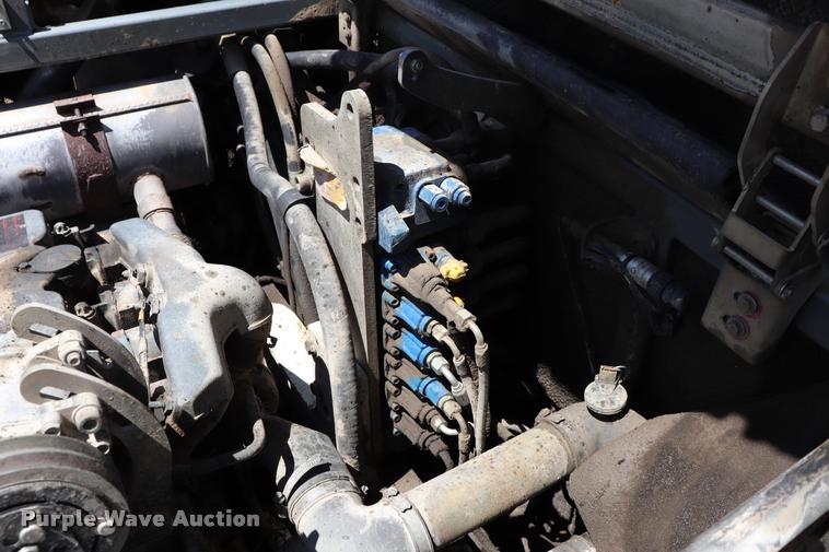 image for item DQ9438 2007 Bobcat 442C compact excavator