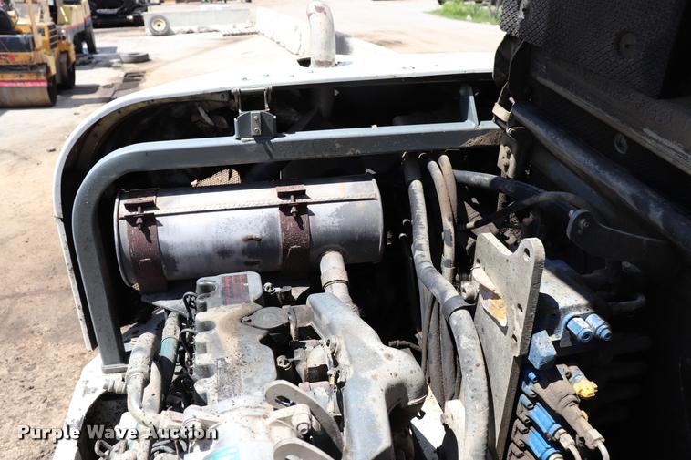 image for item DQ9438 2007 Bobcat 442C compact excavator