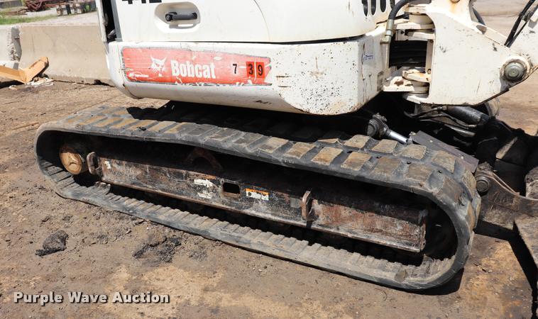 image for item DQ9438 2007 Bobcat 442C compact excavator