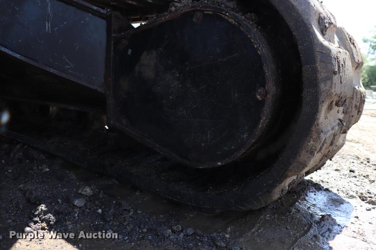 image for item DQ9438 2007 Bobcat 442C compact excavator