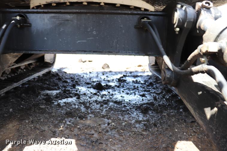 image for item DQ9438 2007 Bobcat 442C compact excavator