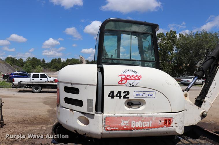image for item DQ9438 2007 Bobcat 442C compact excavator