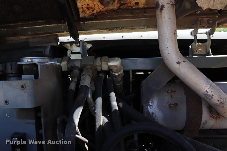 image for item DQ9438 2007 Bobcat 442C compact excavator