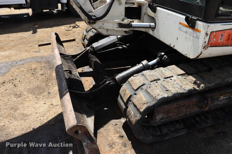 image for item DQ9438 2007 Bobcat 442C compact excavator