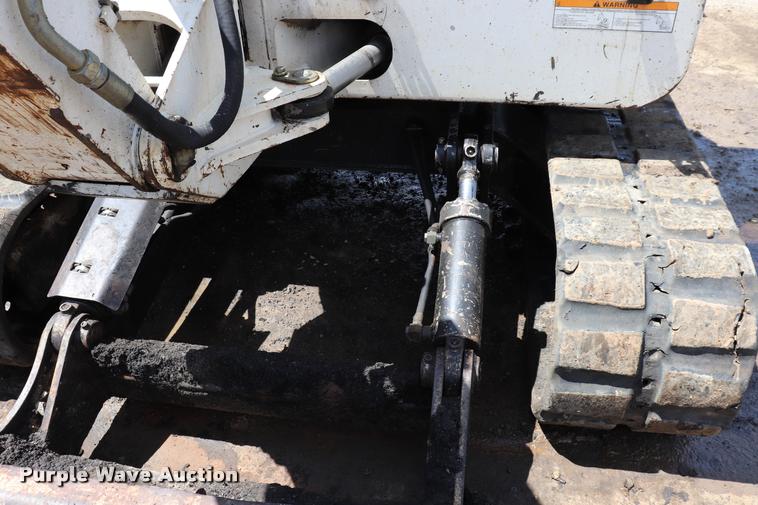 image for item DQ9438 2007 Bobcat 442C compact excavator