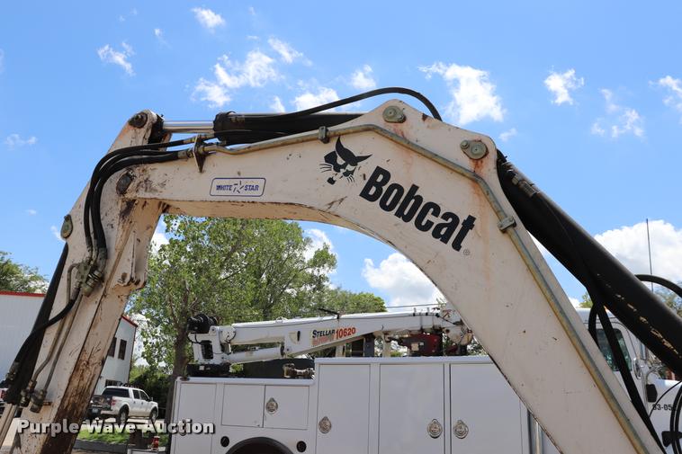 image for item DQ9438 2007 Bobcat 442C compact excavator