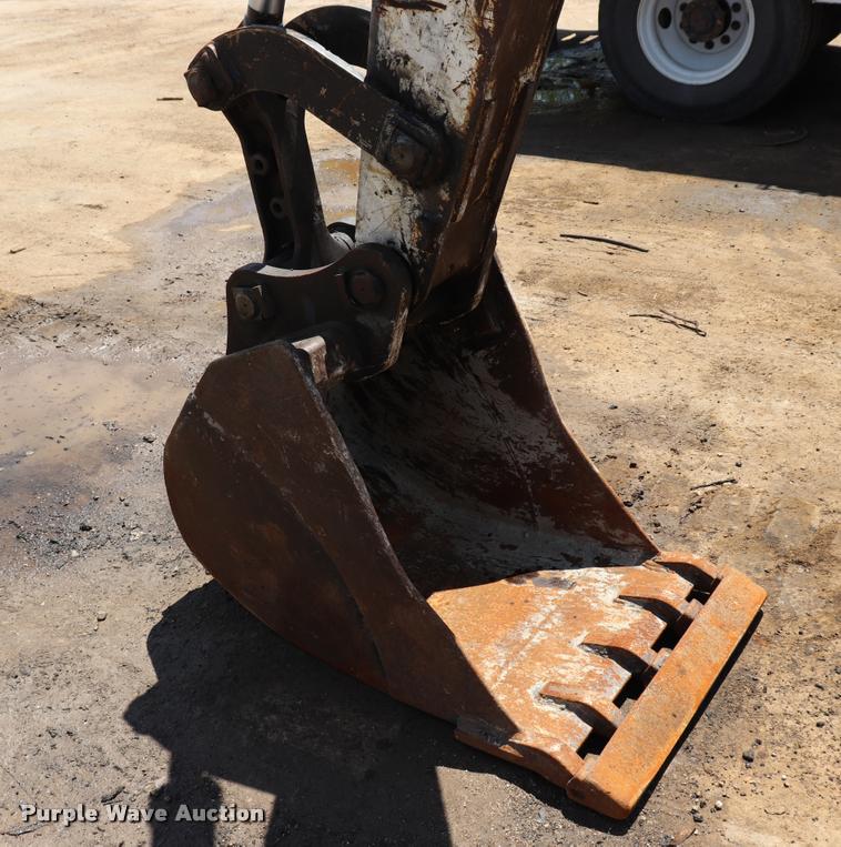 image for item DQ9438 2007 Bobcat 442C compact excavator