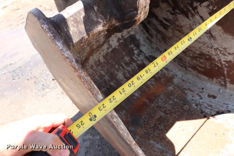 image for item DQ9438 2007 Bobcat 442C compact excavator