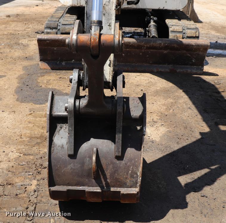 image for item DQ9438 2007 Bobcat 442C compact excavator