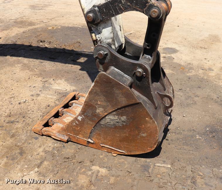 image for item DQ9438 2007 Bobcat 442C compact excavator