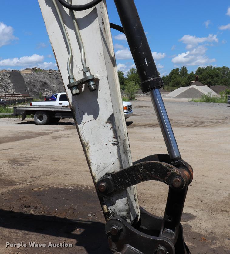 image for item DQ9438 2007 Bobcat 442C compact excavator