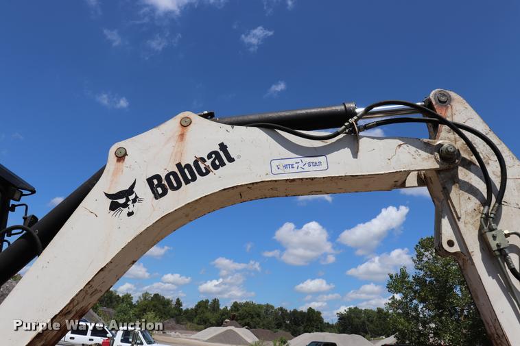 image for item DQ9438 2007 Bobcat 442C compact excavator